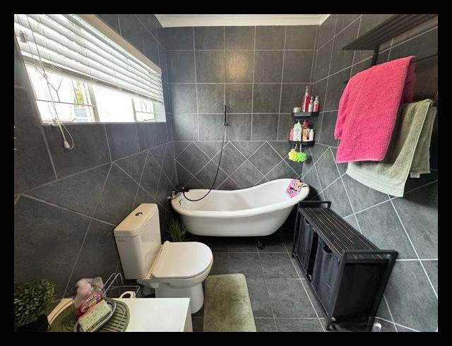 3 BEDROOM HOUSE FOR SALE IN BIRCHLEIGH